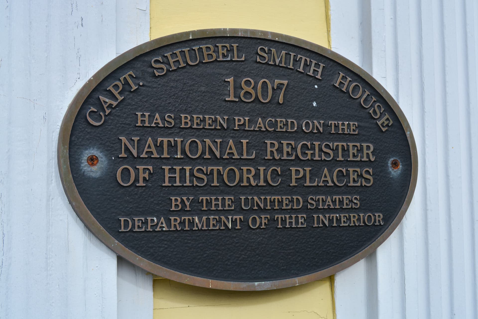A plaque commemorating the Capt. Shubel Smith House, established in 1807, as a historic site on the National Register of Historic Places.