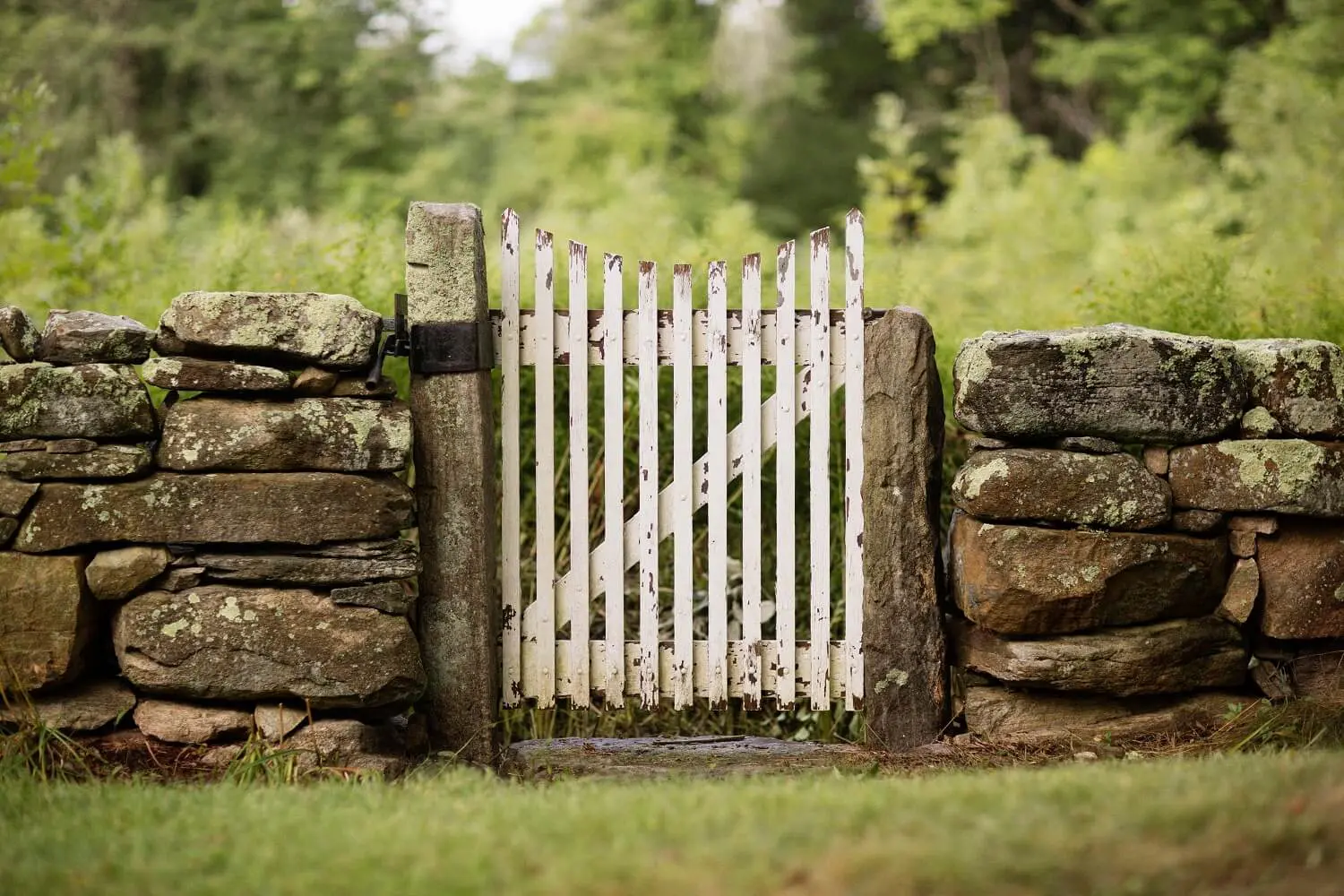  wooden gate at Stonecroft Country Inn
